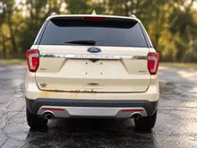 2017 Ford Explorer XLT — photograph 4