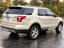 2017 Ford Explorer XLT — photograph 6