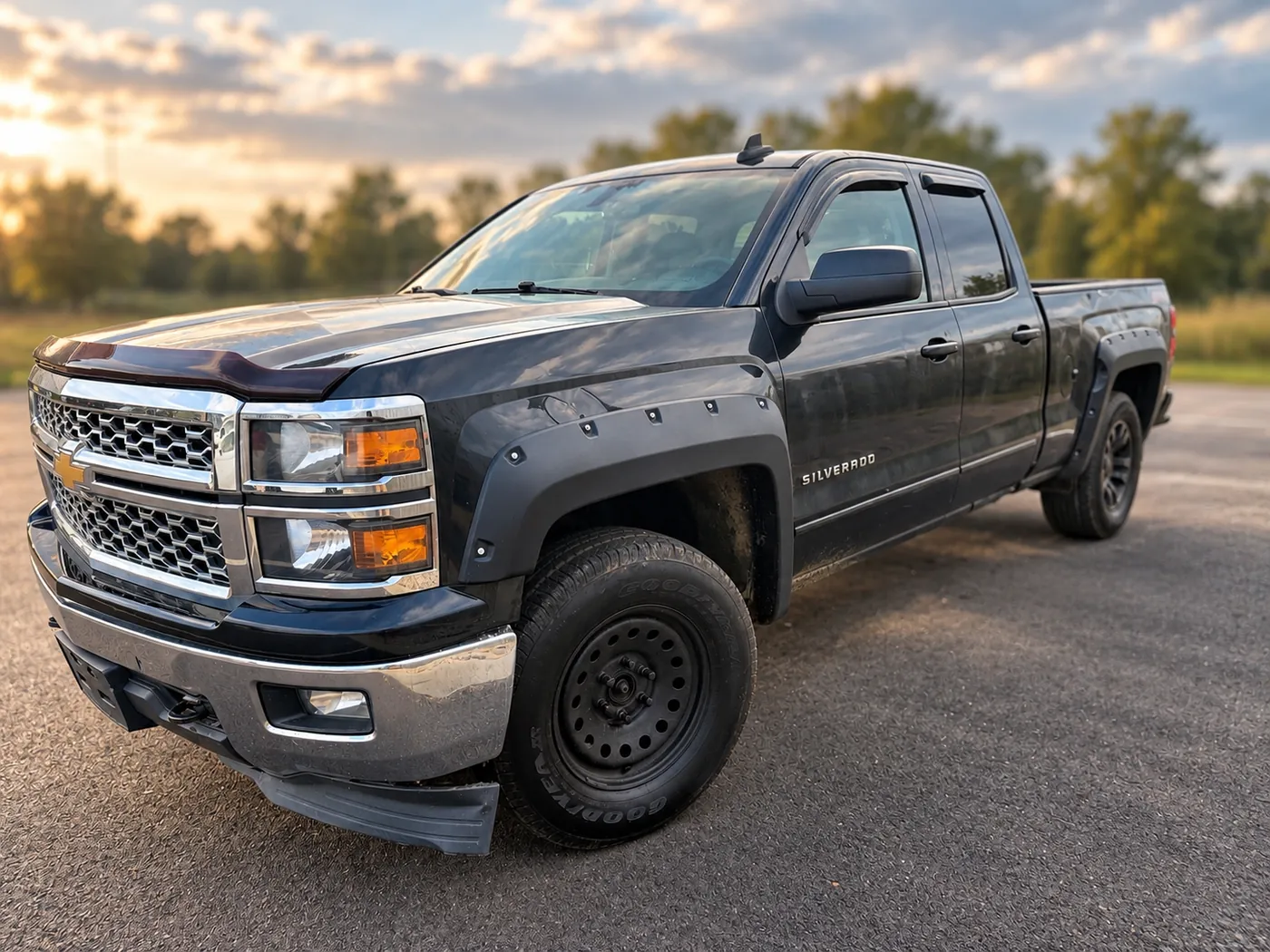 Photograph from previous AutoSanz vehicle archive: 2015 Chevrolet Silverado 1500 LT 4x4 Double Cab. Owner confirmed currently available.