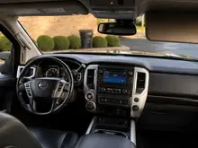 2018 Nissan Titan SV 4x4 — photograph 8