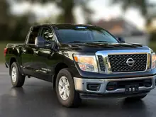 2018 Nissan Titan SV 4x4 — photograph 1